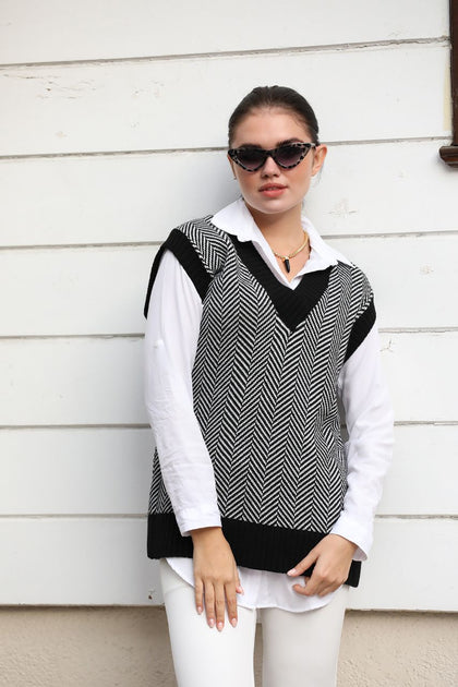 Women's Sleeveless Patterned Sweater by Memnu - MEWS490