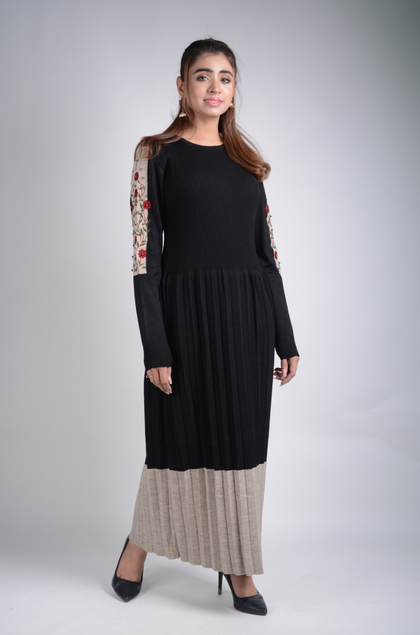 Womens Knitted Pleated Embroidered Detail Maxi Dress MEWKND29